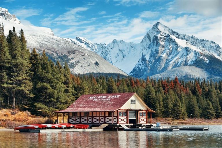 Rocky Mountains Winter Adventure @Jasper Nationalpark/adobestock